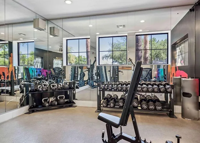 Boulevard Quiet Modern 1br Pickleball Pool Parking Gym 08